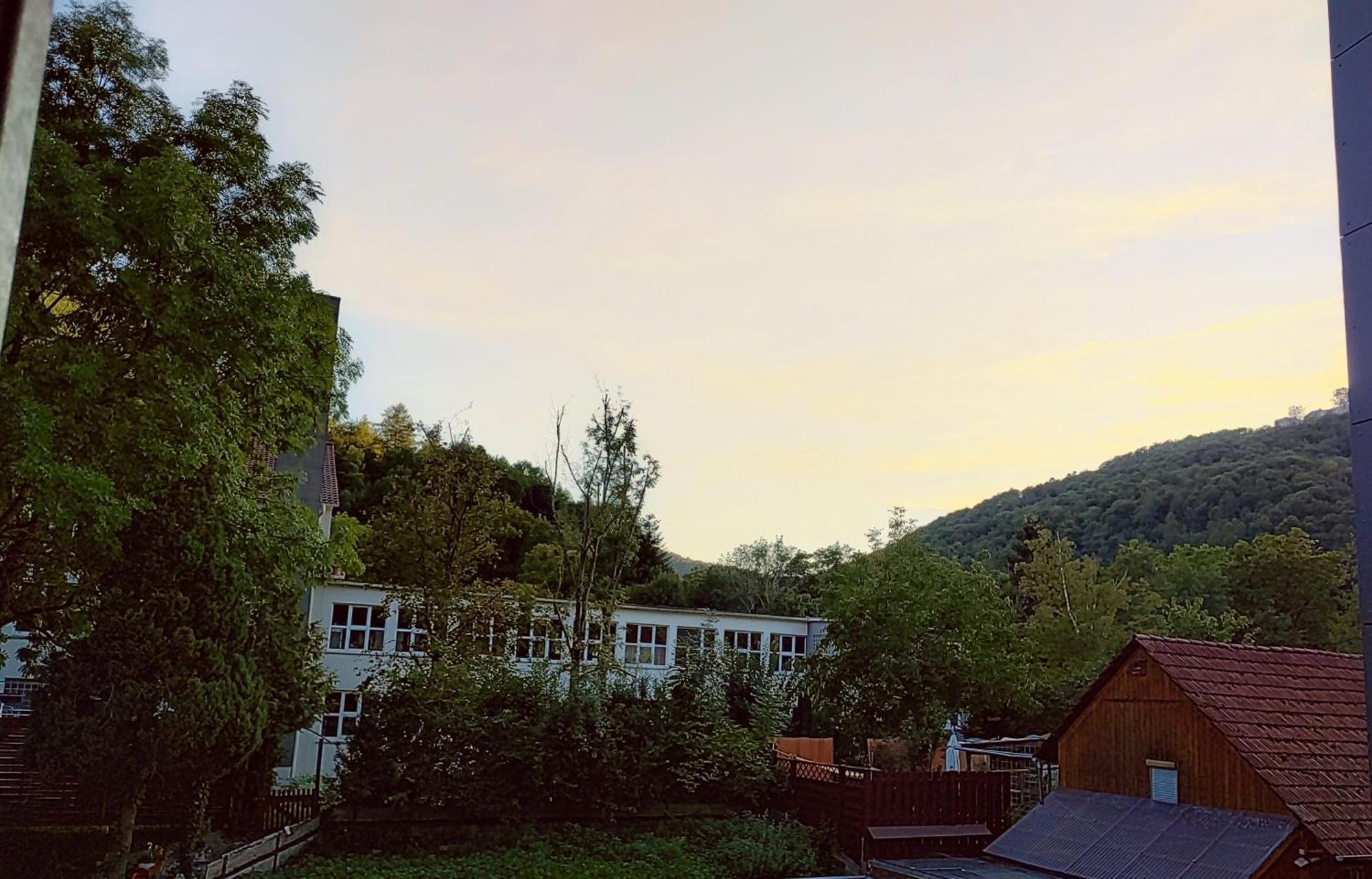 Ferienwohnungen Am Wasserfall Bad Urach Ruang foto